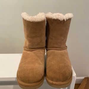UGG Bailey Bow like new…daughter grew out of them so quickly worn twice